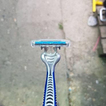 cista koza broj: Brijač je sa tri sečice. U jednoj kesici ide 12 brijača. Cena 1300din na lalafo.rs — 6 cista koza broj: Brijač je sa tri sečice. U jednoj kesici ide 12 brijača. Cena 1300din — 6