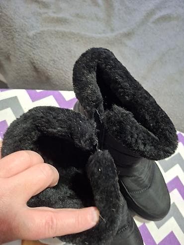 Ugg obuća 40, bоја - Crna na lalafo.rs — 1 Ugg obuća 40, bоја - Crna — 1