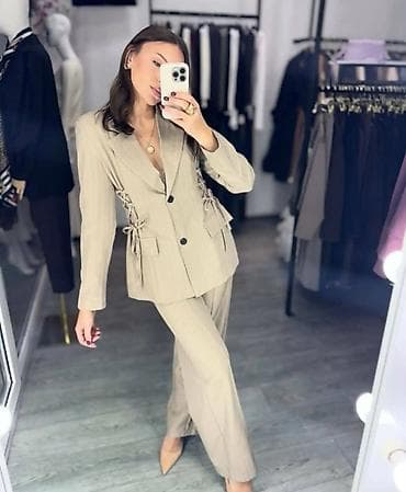 Ženski komplet odela sa prugama – sako i pantalone - Kroj: strukirani na lalafo.rs Ženski komplet odela sa prugama – sako i pantalone - Kroj: strukirani