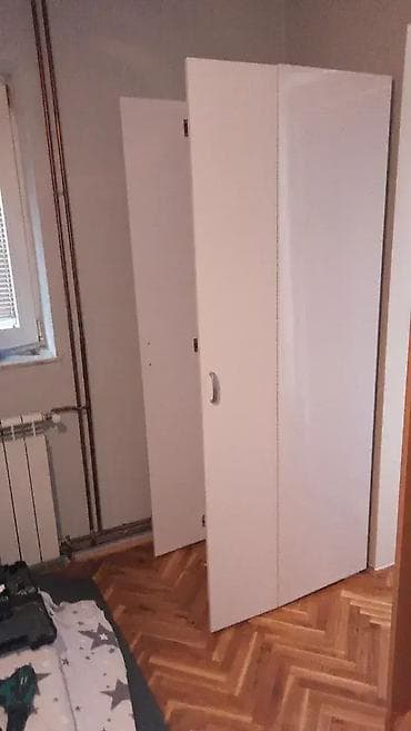 Ormar 3 Materijal i Dekor: Izrađuje se od univera debljine 18 mm u na lalafo.rs — 4 Ormar 3 Materijal i Dekor: Izrađuje se od univera debljine 18 mm u — 4
