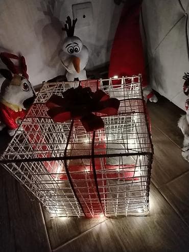 Dekorativna novogodišnja svetleća kutija – ukras u obliku poklona - na lalafo.rs — 2 Dekorativna novogodišnja svetleća kutija – ukras u obliku poklona - — 2