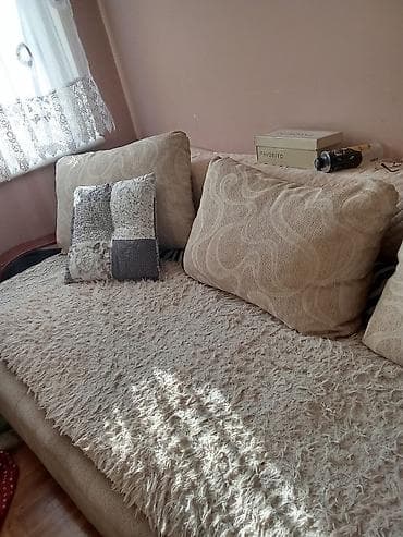 Trosed/sofa sa elegantnim talasastim naslonima i bočnim naslonima od na lalafo.rs — 4 Trosed/sofa sa elegantnim talasastim naslonima i bočnim naslonima od — 4