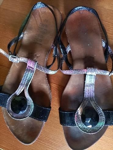 Bordo nove 2000,Massimo Dutti 6000.papuče 500,patike 1000.crno bele na lalafo.rs — 8 Bordo nove 2000,Massimo Dutti 6000.papuče 500,patike 1000.crno bele — 8