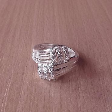 Nakit - prsten. Prsten, posrebren sa cirkonima. Veličina 6, 51, 11 na lalafo.rs Nakit - prsten. Prsten, posrebren sa cirkonima. Veličina 6, 51, 11