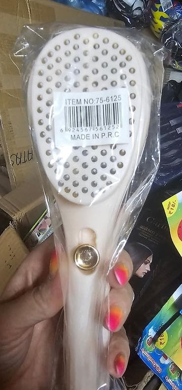 Praktična četka za ljubimce – Neka vaša maca zablista! 🐈 VAŠA MACA ĆE na lalafo.rs Praktična četka za ljubimce – Neka vaša maca zablista! 🐈 VAŠA MACA ĆE