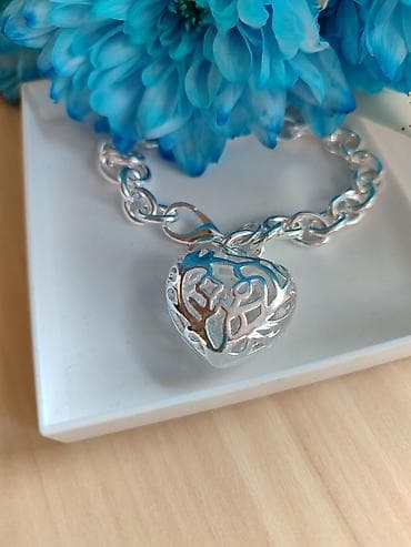 Narukvica s priveskom, žig 925 - Materijal: srebro 925 (žig 925) - na lalafo.rs — 1 Narukvica s priveskom, žig 925 - Materijal: srebro 925 (žig 925) - — 1