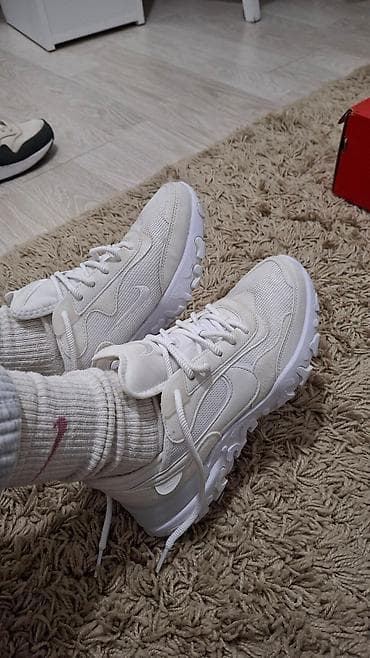 Nike ženske patike – model React Revision (EU 38 / CM 24) - Boja na lalafo.rs — 2 Nike ženske patike – model React Revision (EU 38 / CM 24) - Boja — 2