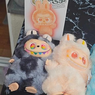 Set od tri plišane igračke The Monsters Labubu u obliku zeca, sa na lalafo.rs — 7 Set od tri plišane igračke The Monsters Labubu u obliku zeca, sa — 7