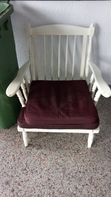 Drvena fotelja sa jastucima - Materijal: masivno drvo, belo farbano - at lalafo.rs — 1 Drvena fotelja sa jastucima - Materijal: masivno drvo, belo farbano - — 1