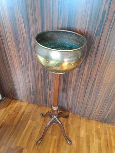 Hammocks: Zardinjera za saksiju sa cvecem od mesinga na drvenom postolju. Ukupna at lalafo.rs — 2 Hammocks: Zardinjera za saksiju sa cvecem od mesinga na drvenom postolju. Ukupna — 2