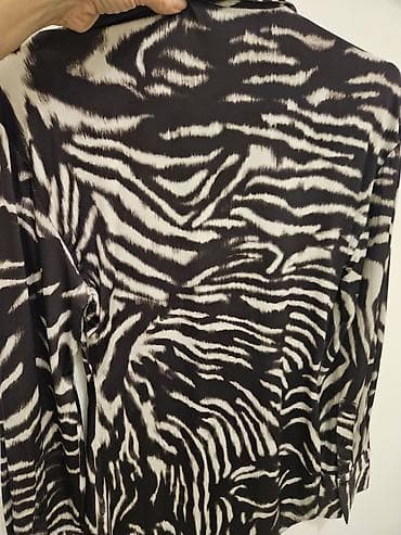 Nova ZARA košulja sa animal printom (crno-beli zebra dezen) - Model na lalafo.rs — 1 Nova ZARA košulja sa animal printom (crno-beli zebra dezen) - Model — 1