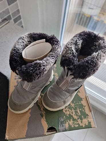 Cizme. Ciciban decije cizme br.24
Nosene kratko. Kao nove na lalafo.rs — 2 Cizme. Ciciban decije cizme br.24
Nosene kratko. Kao nove — 2