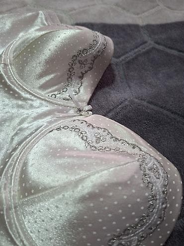 Saten bustier/korzet u svetloj boji sa nežnim tufnama i diskretnim na lalafo.rs — 2 Saten bustier/korzet u svetloj boji sa nežnim tufnama i diskretnim — 2