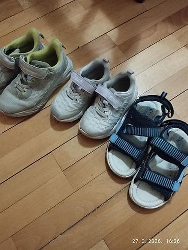 Obuća dečija i igračke nošene možete dodji videti lično preuzimanje na lalafo.rs Obuća dečija i igračke nošene možete dodji videti lično preuzimanje