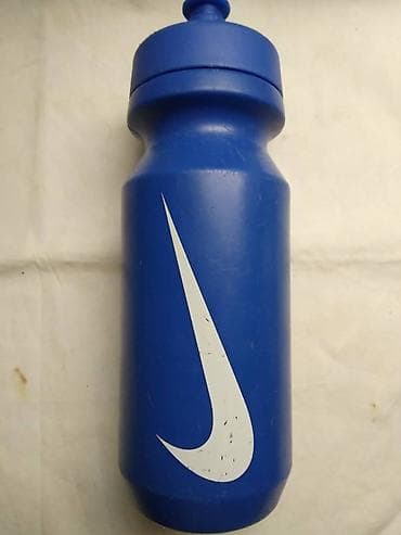Bicikl bidon Nike 0,65 l. bez nosača,China očuvan na lalafo.rs Bicikl bidon Nike 0,65 l. bez nosača,China očuvan