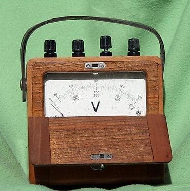 Antiques: Voltmetar, stari, laboratorijski, u drvenoj kutiji. Voltmetar, stari at lalafo.rs — 2 Antiques: Voltmetar, stari, laboratorijski, u drvenoj kutiji. Voltmetar, stari — 2