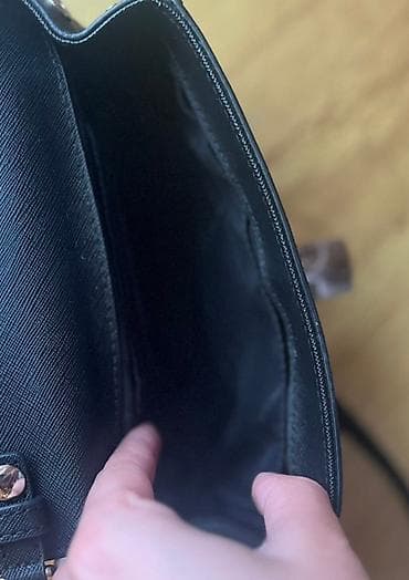 Michael Kors TINA SM Clutch – crna kožna torbica Uvoz Engleska Polovna at lalafo.rs — 10 Michael Kors TINA SM Clutch – crna kožna torbica Uvoz Engleska Polovna — 10