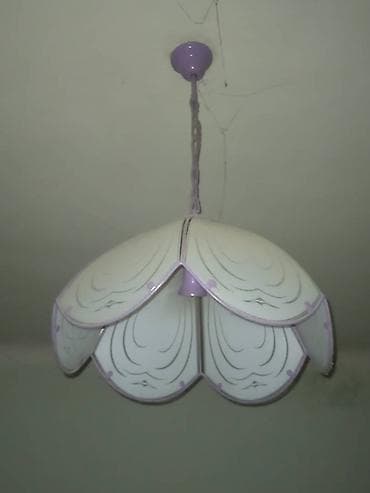 Visilica/luster sa staklenim abažurom u obliku latica - Tip na lalafo.rs Visilica/luster sa staklenim abažurom u obliku latica - Tip