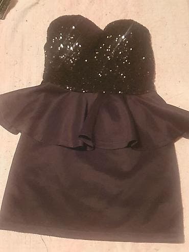 Set elegantnih crnih komada odeće – idealno za večernje izlaske i na lalafo.rs Set elegantnih crnih komada odeće – idealno za večernje izlaske i