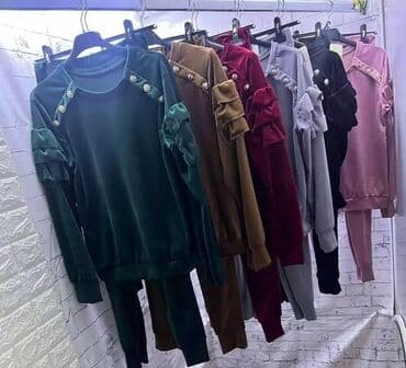 Damski komplet trenerka – bluza i donji deo od mekog velura - na lalafo.rs Damski komplet trenerka – bluza i donji deo od mekog velura -