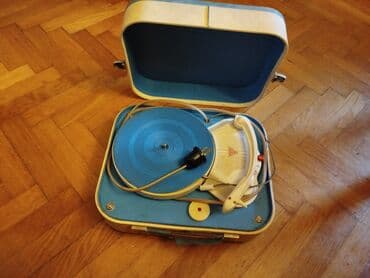 Antique devices: Retro,stari mali gramofon u koferu. Simpatican mali gramofon,vise kao at lalafo.rs — 9 Antique devices: Retro,stari mali gramofon u koferu. Simpatican mali gramofon,vise kao — 9