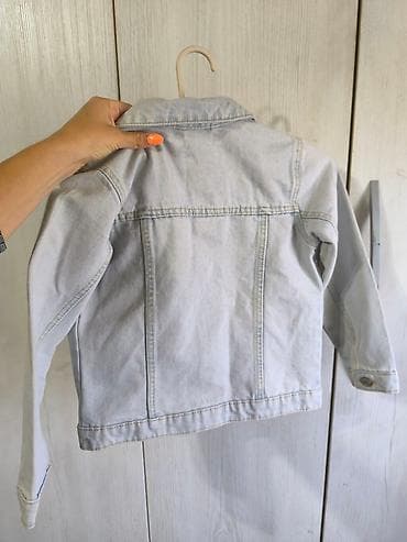 Dečja teksas jakna Sinsay – veličina 122 cm - Klasičan džins model u at lalafo.rs — 4 Dečja teksas jakna Sinsay – veličina 122 cm - Klasičan džins model u — 4