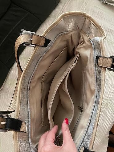 Prodajem potpuno novu, nekorišćenu žensku torbu! Torba je izuzetno at lalafo.rs — 3 Prodajem potpuno novu, nekorišćenu žensku torbu! Torba je izuzetno — 3