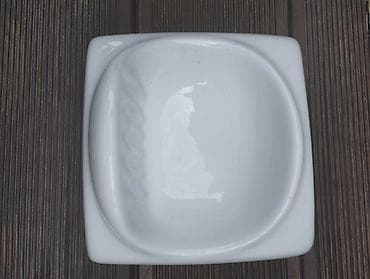 Keramička zidna sapunica – četvrtasta - Materijal: glazirana keramika na lalafo.rs Keramička zidna sapunica – četvrtasta - Materijal: glazirana keramika