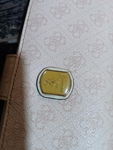 Ženski novčanik Guess bež/šljamp boje sa monogram printom i zlatnim na lalafo.rs — 6 Ženski novčanik Guess bež/šljamp boje sa monogram printom i zlatnim — 6