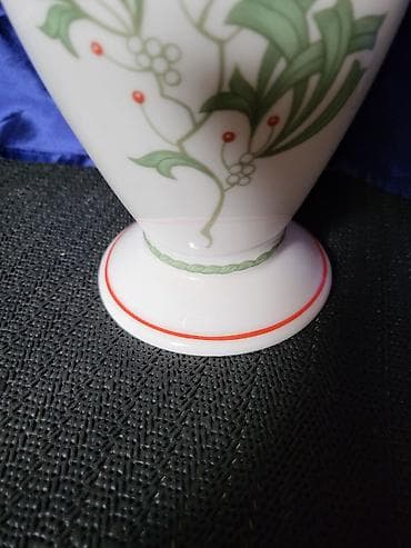 Vaza nova Hollohaza Madjarska 70te. Sve na vazi odsjaj od svetla na lalafo.rs — 2 Vaza nova Hollohaza Madjarska 70te. Sve na vazi odsjaj od svetla — 2