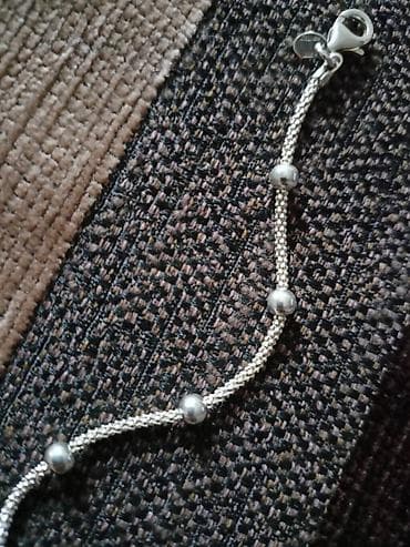 Nova srebrna narukvica.
Dužina 20 cm na lalafo.rs — 3 Nova srebrna narukvica.
Dužina 20 cm — 3