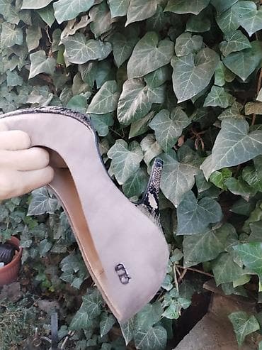 Cipele br 38
Super ocuvane na lalafo.rs — 5 Cipele br 38
Super ocuvane — 5