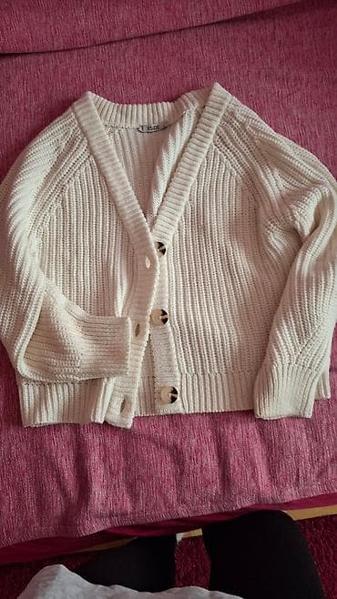 kom sa etiketom: Pleteni kardigan XSide, veličina XL. - Boja: krem/bela - Model at lalafo.rs — 1 kom sa etiketom: Pleteni kardigan XSide, veličina XL. - Boja: krem/bela - Model — 1