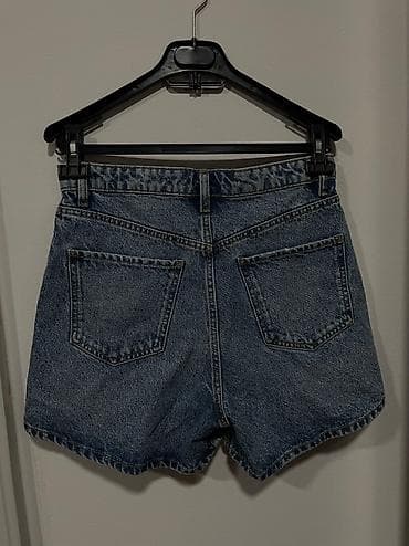 Zara šortcevi
Cena jednog sortca 900din at lalafo.rs — 2 Zara šortcevi
Cena jednog sortca 900din — 2