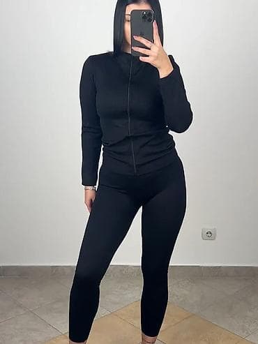 Women's Sweatsuits: Blago futrovani kompleti.Cena 2700 din at lalafo.rs — 2 Women's Sweatsuits: Blago futrovani kompleti.Cena 2700 din — 2