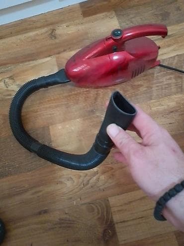 Ručni usisivač – crveni, sa crevom i nastavkom za uska mesta. - at lalafo.rs — 6 Ručni usisivač – crveni, sa crevom i nastavkom za uska mesta. - — 6