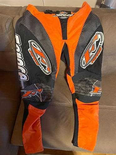 Pantalone su bukvalno nove,bez tragova nosenja na lalafo.rs — 1 Pantalone su bukvalno nove,bez tragova nosenja — 1