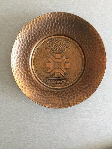 Bakarni suvenir
Olimpijske igre Sarajevo 1984
Stanje kao na slici na lalafo.rs Bakarni suvenir
Olimpijske igre Sarajevo 1984
Stanje kao na slici