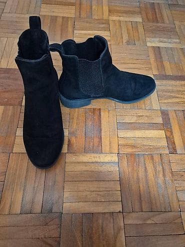 Crne ženske gležnjače – klasičan Chelsea model. - Materijal: mekana na lalafo.rs — 3 Crne ženske gležnjače – klasičan Chelsea model. - Materijal: mekana — 3