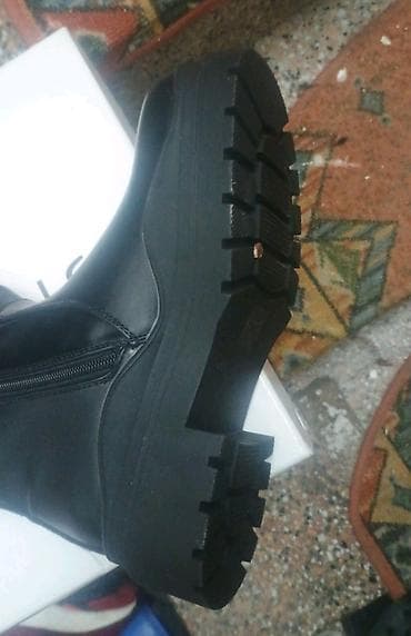 Ženske kožne čizme, crne boje, u kutiji. - Model: gležnjače sa na lalafo.rs — 4 Ženske kožne čizme, crne boje, u kutiji. - Model: gležnjače sa — 4