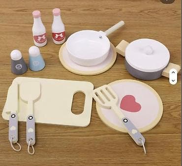 Drvena dečija kuhinja sa priborom – Vroom - Dimenzije: 80 cm (visina) na lalafo.rs — 4 Drvena dečija kuhinja sa priborom – Vroom - Dimenzije: 80 cm (visina) — 4