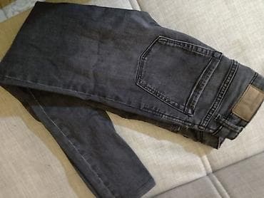 pantalone butiku ali: Pull and Bear,farmerke,sasvim uske,koriscen,velicina s.Cena400 dinara na lalafo.rs — 4 pantalone butiku ali: Pull and Bear,farmerke,sasvim uske,koriscen,velicina s.Cena400 dinara — 4