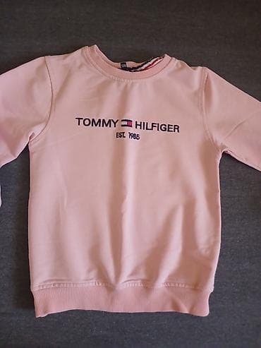 Duks majica Tommy Hilfiger za decu - Model: klasičan crewneck - Boja at lalafo.rs — 1 Duks majica Tommy Hilfiger za decu - Model: klasičan crewneck - Boja — 1