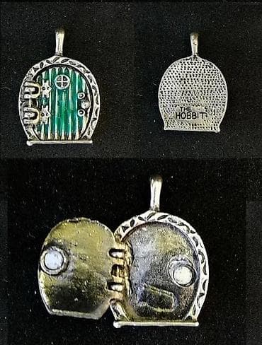 kom sa etiketom: Starinski Privezak Hobit vrata Gospodar Prstenova. Rezervisano. The at lalafo.rs — 3 kom sa etiketom: Starinski Privezak Hobit vrata Gospodar Prstenova. Rezervisano. The — 3