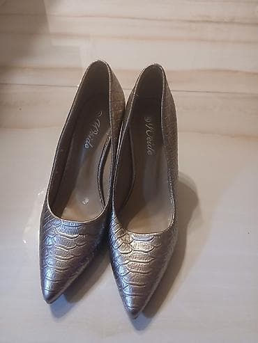 Salonke kao nove sampanjac boja visina stikle 9 cm na lalafo.rs Salonke kao nove sampanjac boja visina stikle 9 cm