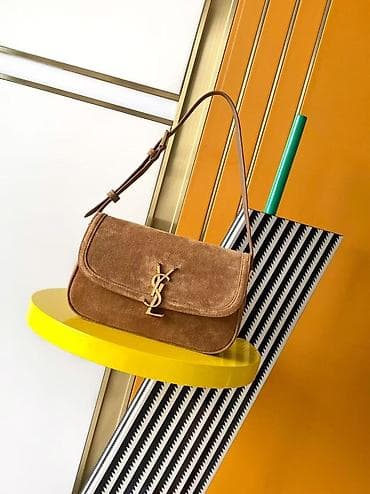 Torbica od brušene kože u boji karamele, sa prepoznatljivim metalnim na lalafo.rs — 1 Torbica od brušene kože u boji karamele, sa prepoznatljivim metalnim — 1