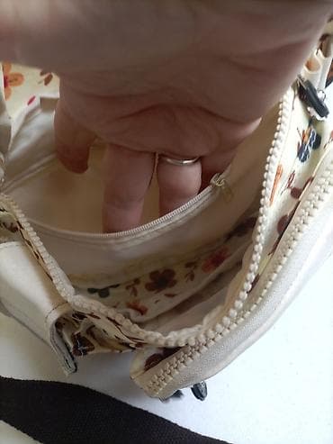 Kipling tašna original u odličnom stanju sa dosta pregrada,odlično na lalafo.rs — 6 Kipling tašna original u odličnom stanju sa dosta pregrada,odlično — 6