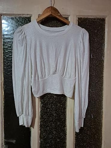 Beli ženski top sa dugim rukavima i diskretnim sjajem. Velicina na lalafo.rs Beli ženski top sa dugim rukavima i diskretnim sjajem. Velicina