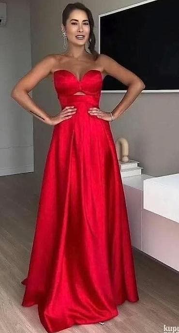 Elegantna duga haljina bez bretela - Kroj: gornji deo sa srcolikim na lalafo.rs Elegantna duga haljina bez bretela - Kroj: gornji deo sa srcolikim