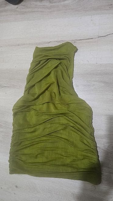 Zelena ženska top-majica bez bretela (bandeau/korset stil). gola ledja na lalafo.rs — 2 Zelena ženska top-majica bez bretela (bandeau/korset stil). gola ledja — 2